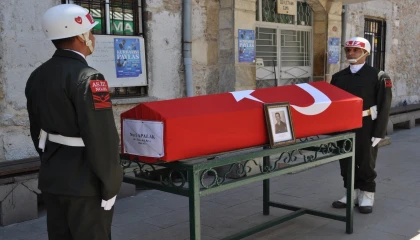 Emekli Başçavuş, askeri törenle gözyaşları eşliğinde son yolculuğuna uğurlandı