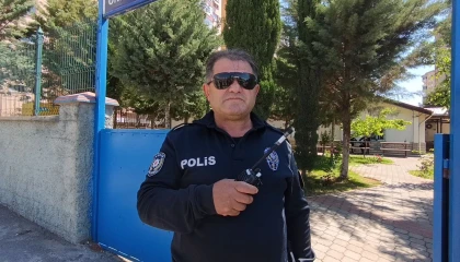 Emekliliğini telsizle duyurdu