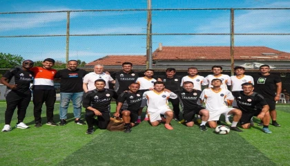 Emre Belözoğlundan AÜ öğrencilerine sürpriz