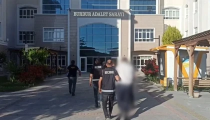 Evrakla değil, parayla ikamet: Rüşvet operasyonunda 2 tutuklama