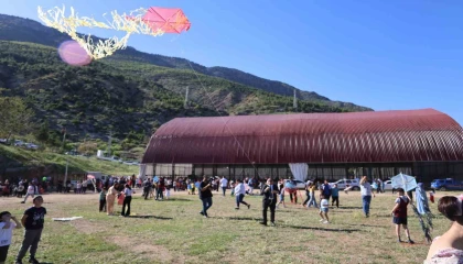 Gökyüzü uçurtmalarla şenlendi