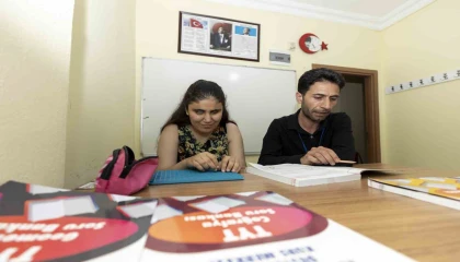 Görme engelle genç kız üniversite hayaline adım adım ilerliyor