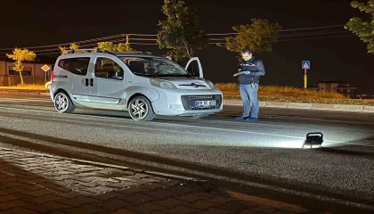 Hafif ticari aracın çarptığı kadın hayatını kaybetti