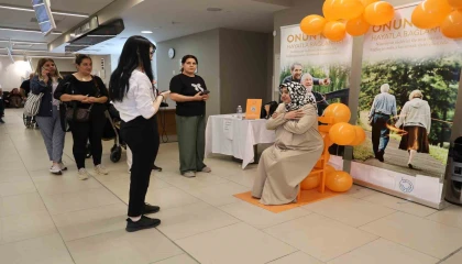 Hastaneye gelenler kas yaşlarını öğrenmek için sıraya girdi