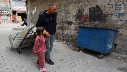 Henüz 6 yaşında babasının görmeyen gözleri oldu