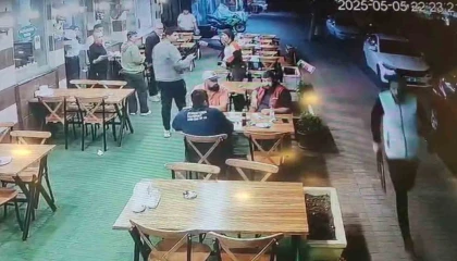 Herkes kaçtı, onlar izledi