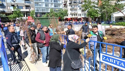 Isparta Belediyesi 15 bin adet meyve fidanı dağıttı