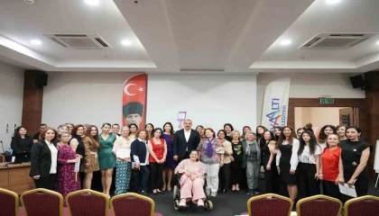 Kadınlar, sertifikalarını başkan Kotandan aldı