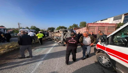 Kahramanmaraşta işçi servisi ile otomobil çarpıştı: 12 yaralı