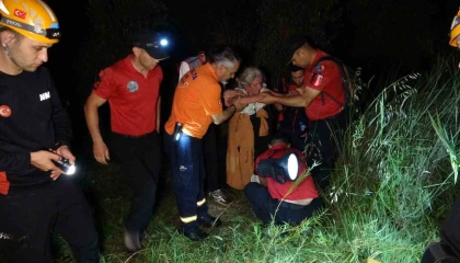 Kaybolan Alzheimer hastası yaşlı kadın 18 saat sonra tarlada bitkin halde bulundu