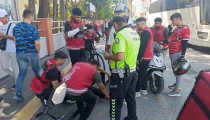 Kaza yapan kurye için arkadaşları seferber oldu