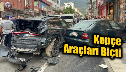 Kepçe araçları biçti: O anlar kamerada