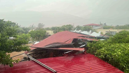 Kısa süreli yağış ve fırtına korku dolu anlar yaşattı