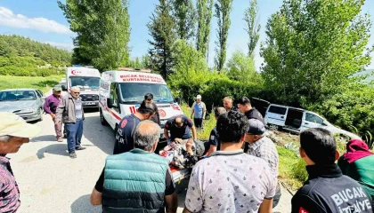 Kontrolden çıkan araç şarampole devrildi: 2 yaralı