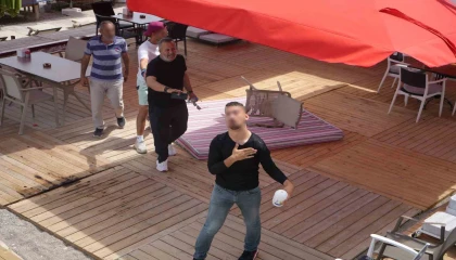 Konyaaltı Sahilinde kaçak yapılar sökülüyor