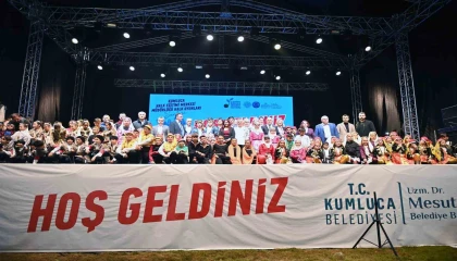 Kumlucada halk oyunları şöleni festivale renk kattı
