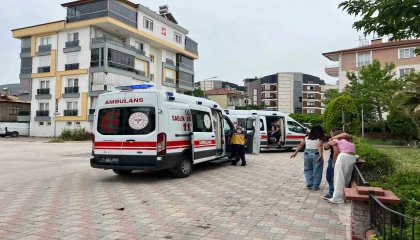 Liseli kızların sosyal medya kavgasını ayırmak için araya giren 2 kız bıçaklandı