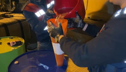 Litrelerce sıvı uyuşturucu böyle ele geçirildi