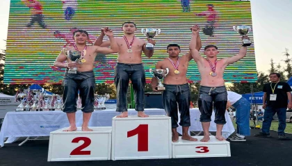 Manavgat Belediyesi güreşçileri Fethiyeden madalyalarla döndü