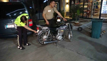 Manavgatta abartılı egzozlu ehliyetsiz iki motosikletliye 100 bin TL üzerinde ceza
