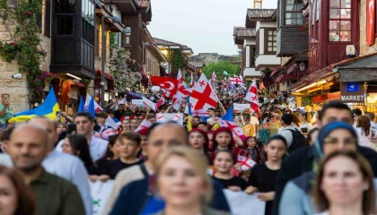Manavgatta dans ve müzik festivaline görkemli açılış