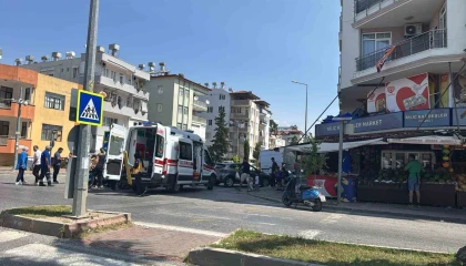 Manavgatta motosiklet ile otomobil çarpıştı: 1 yaralı