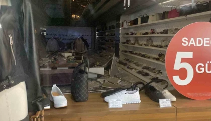 Mersin Forum AVMdeki iş yerinde asma cam tavan çöktü: 2 yaralı