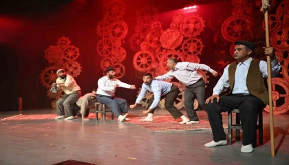 Mersin Şehir Tiyatrosu ‘Misafir oyununu Gülnarda sahneledi