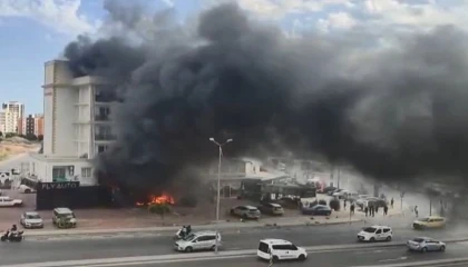 Mersinde korkutan yangın: Patlama sesleri ile alevler yükseldi