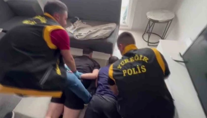 Minibüsteyken husumetlisini görüp defalarca ateş etti: O anlar kamerada