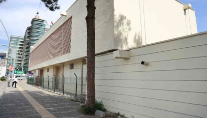 Müzede çöpe atılan biletleri yeniden satan 2 çalışana hapis cezası