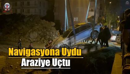 Navigasyon mağduru sürücünün kullandığı otomobil yıkımı yapılan bina arazisine uçtu