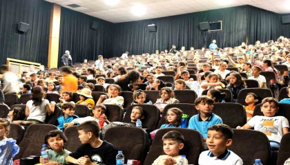 Onikişubat Belediyesinden kırsaldaki 1500 öğrenciye sinema hediyesi