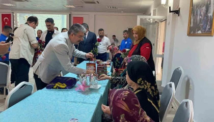 Osmaniyede huzurevinde kalan annelerin günü kutlandı