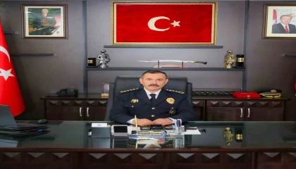 Osmaniyede kırmızı ışıkta duran vatandaştan örnek davranış