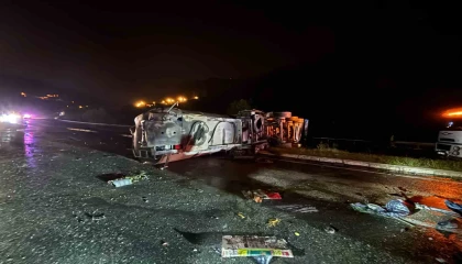 Osmaniyede mazot yüklü tanker devrildi