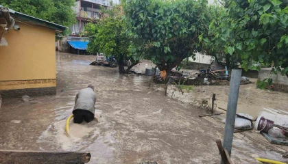 Osmaniyede sağanak hayatı felç etti