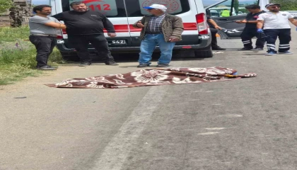 Otomobil ile çarpışan motosikletin sürücüsü hayatını kaybetti