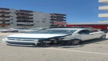 Otomobil ile ticari araç çarpıştı: 1 yaralı