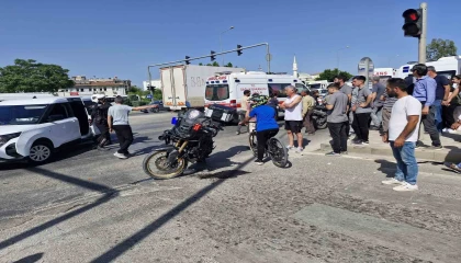 Otomobil ile Yunus polis ekibinin karıştığı kazada 1 polis memuru yaralandı