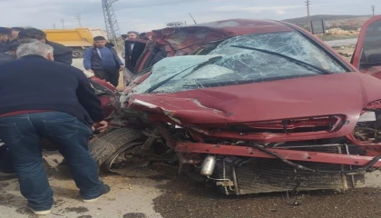 Otomobil, kamyonla çarpıştı 14 yaşındaki sürücü hayatını kaybetti