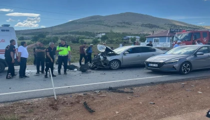 Otomobiller çarpıştı: 6 yaralı