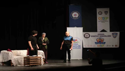 Polis ile öğrenciler aynı sahneyi paylaştı