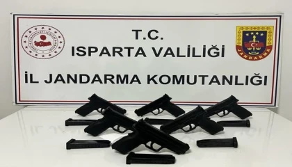 Şarkikaraağaçta ruhsatsız silah operasyonu