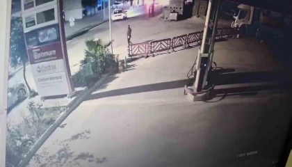 Sokakta karşılaştığı eski kocasını tabancayla vurdu... O anlar kamerada