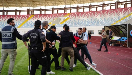 Son dakika golü sahayı karıştırdı, olaylara çevik kuvvet müdahale etti
