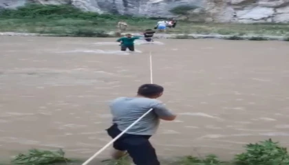 Su seviyesi yükselince kanyonda mahsur kalan 35 vatandaş kurtarıldı