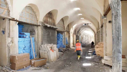 Tarihi kapalı çarşıda çalışmalar hızla sürüyor