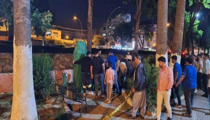 Tarsusta bir kişi parkta ölü bulundu