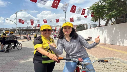 Tarsusta kadınlar bisiklet kullanmayı öğreniyor
